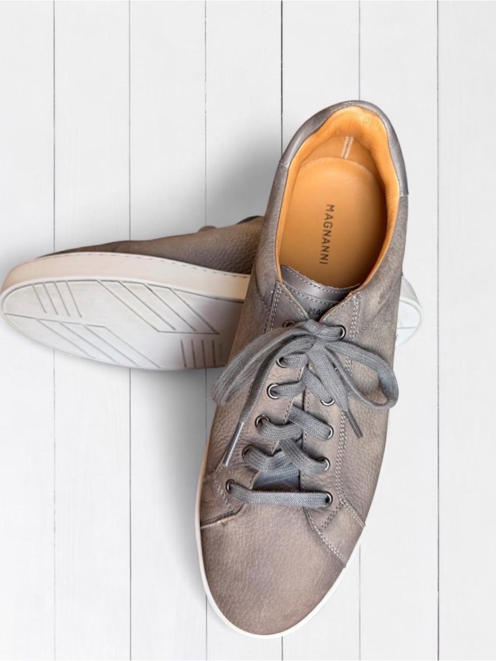 Magnanni Men's Grey Leather Lace-Up Sneakers